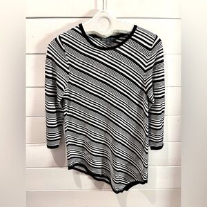 89TH & MADISON – Black & White Striped Asymmetrical Knit Top – Size m